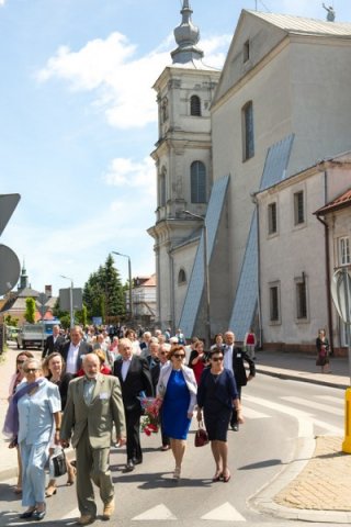 Przemarsz uczestników Jubileuszu Szkoły